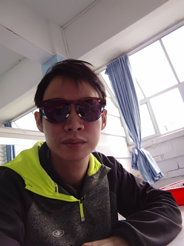五华移民男的第一张照片--赣州相亲服务中心