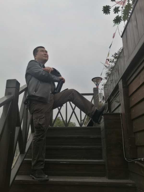 孤单背影的第一张照片--赣州相亲服务中心