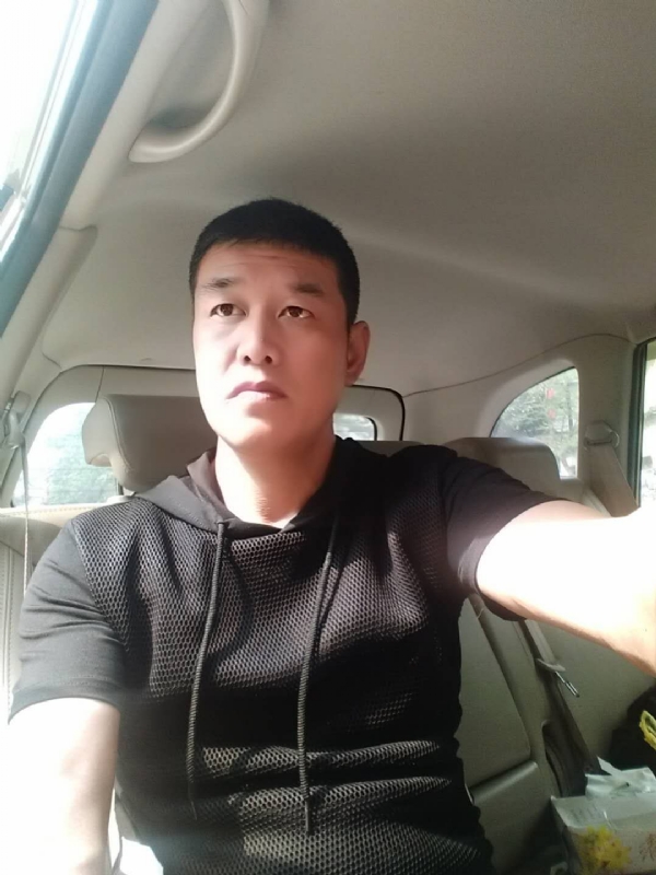 深爱的疯子的第一张照片--赣州相亲服务中心