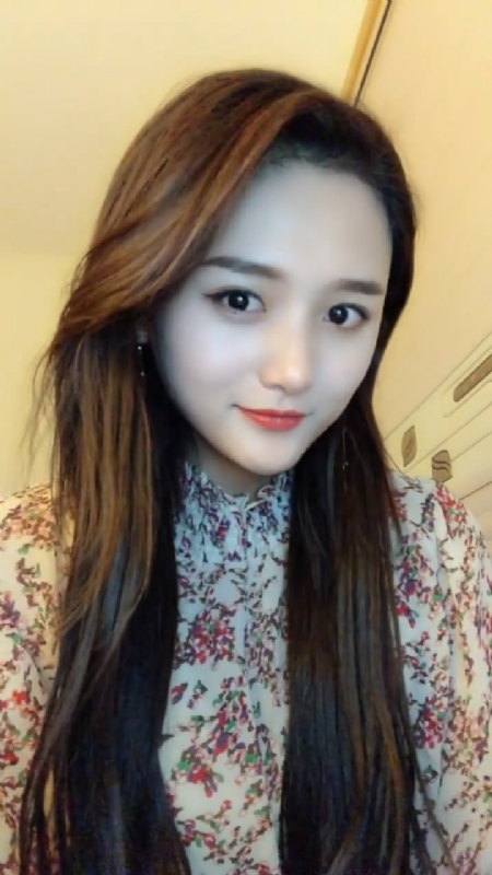 淡然一笑的第一张照片--赣州相亲服务中心