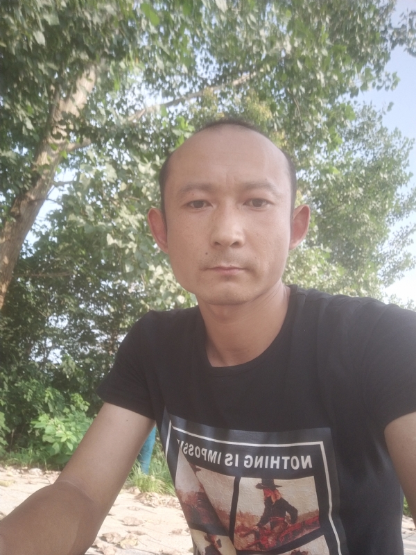 80大叔的第一张照片--赣州相亲服务中心
