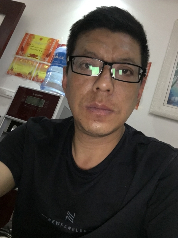牵手的第三张照片--赣州相亲服务中心