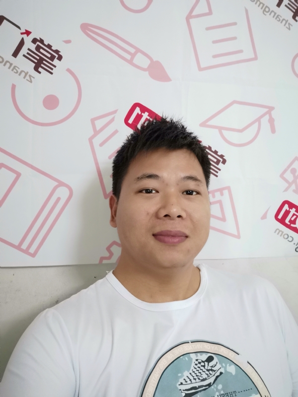 轻静地行走着的第一张照片--赣州相亲服务中心