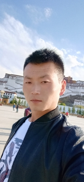 阳光下的小草的第一张照片--赣州相亲服务中心