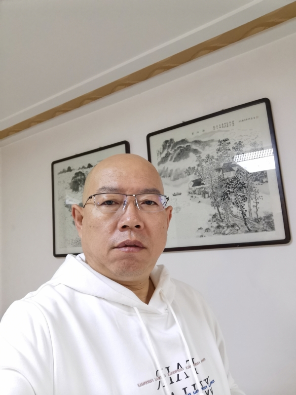 光头博士的第一张照片--赣州相亲服务中心