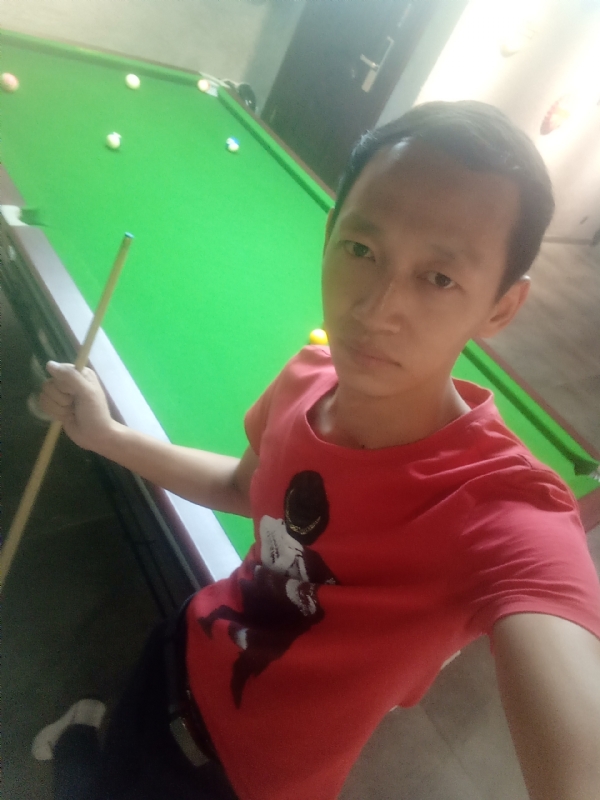 耳机分你一半的第一张照片--赣州相亲服务中心
