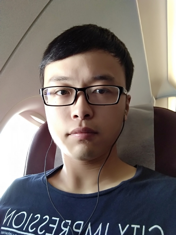 在水一方的第二张照片--赣州相亲服务中心