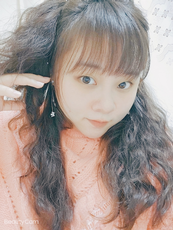 艾薇儿的第一张照片--赣州相亲服务中心