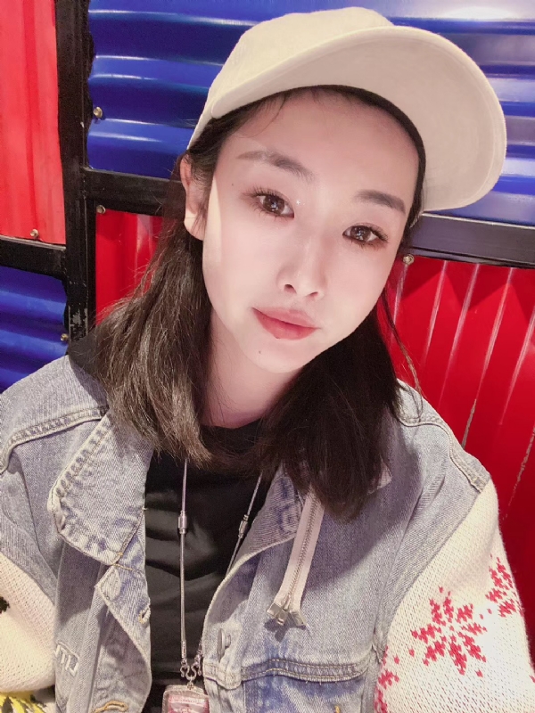 玲珑的第一张照片--赣州相亲服务中心