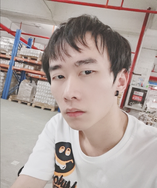 巷子里的猫的第一张照片--赣州相亲服务中心