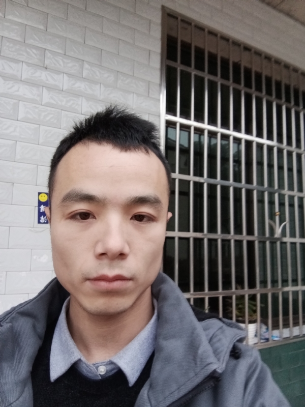笑得那么开心的第一张照片--赣州相亲服务中心