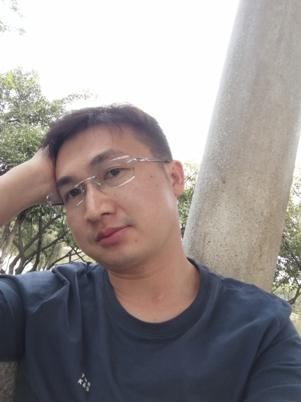 不如随风的第一张照片--赣州相亲服务中心