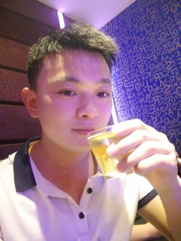 幸福的拥抱的第一张照片--赣州相亲服务中心