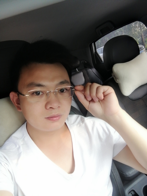 幸福的拥抱的第二张照片--赣州相亲服务中心