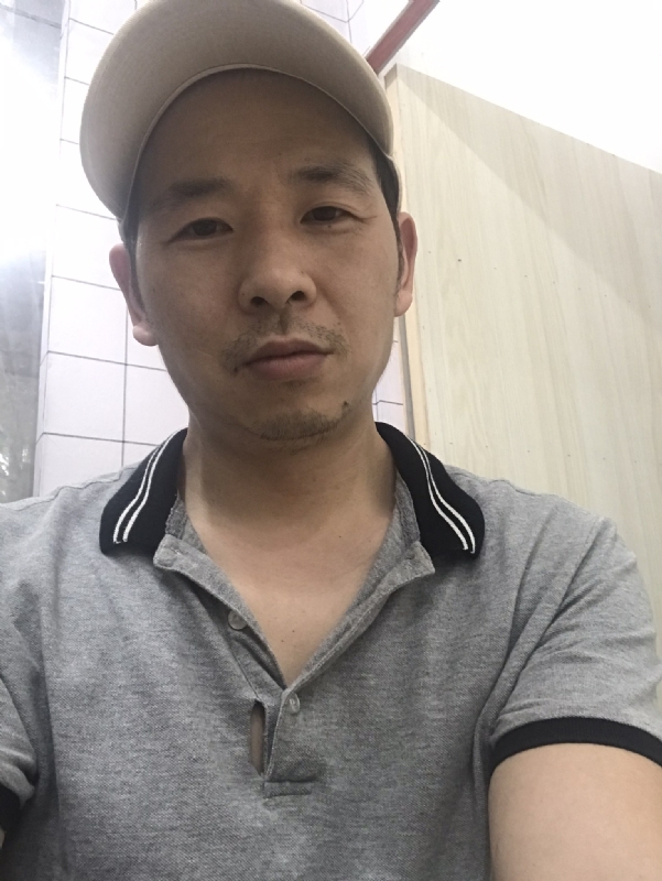 老何的第一张照片--赣州相亲服务中心