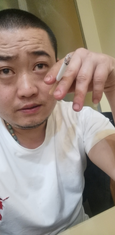 孤独的螃蟹的第一张照片--赣州相亲服务中心