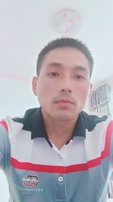 染红尘世的第二张照片--赣州相亲服务中心