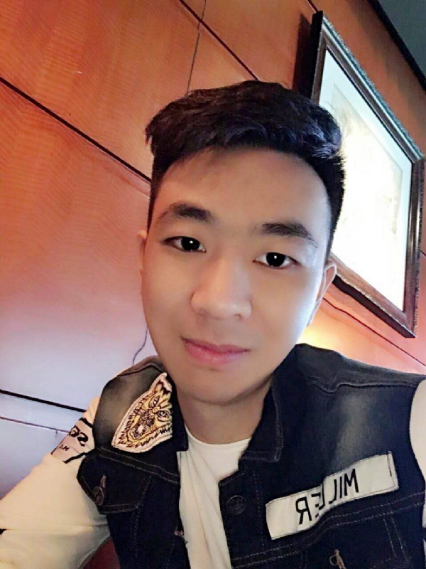 滞后的微笑的第三张照片--赣州相亲服务中心