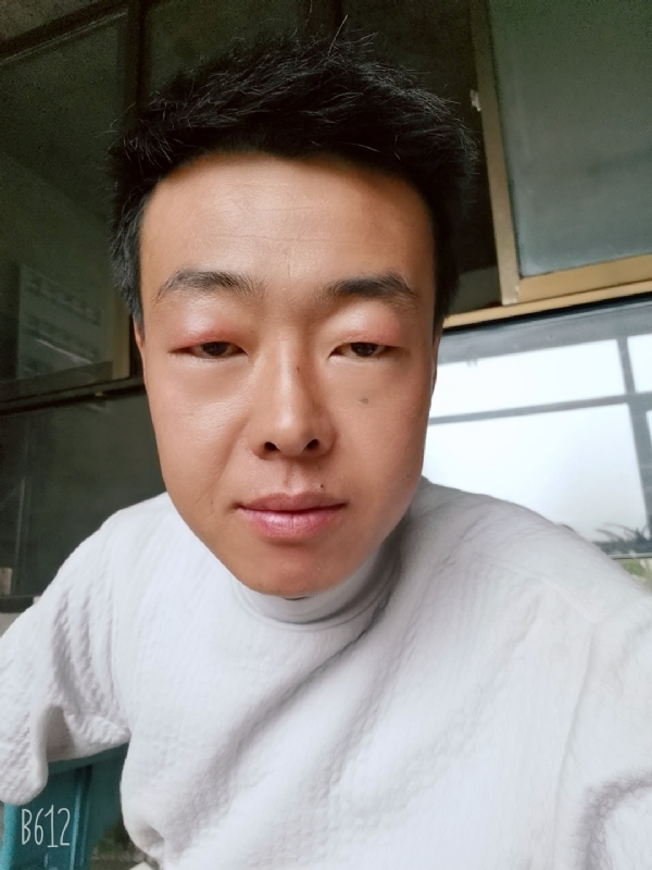 缺爱80后的第一张照片--赣州相亲服务中心