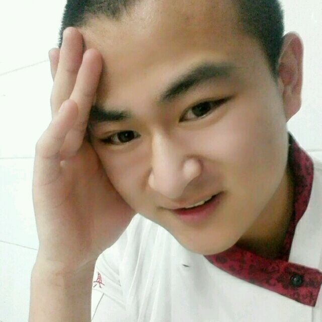 人潮拥挤的第一张照片--赣州相亲服务中心