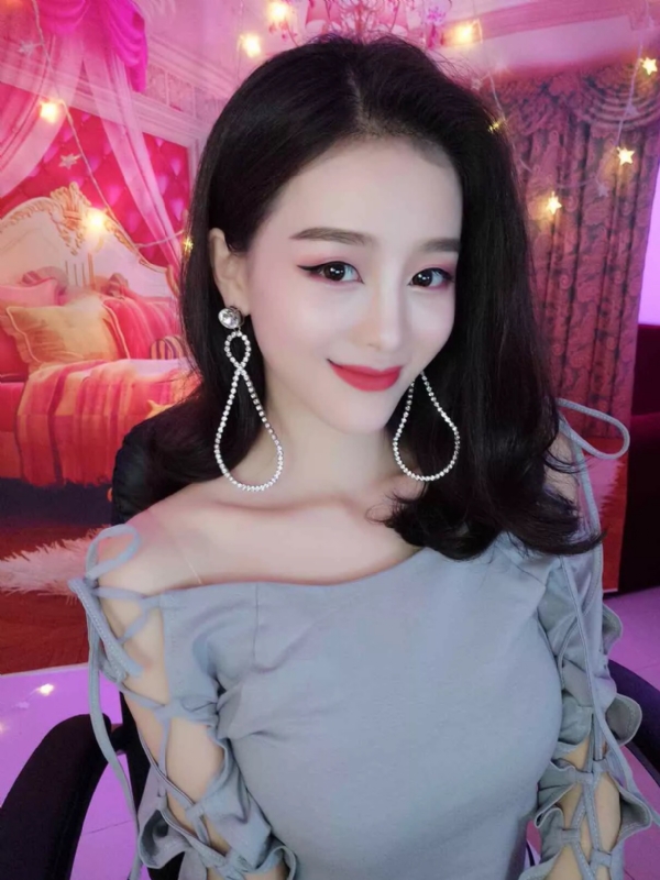 Cici的第三张照片--赣州相亲服务中心