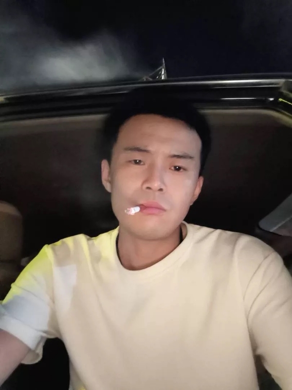 爱睡觉的土拨鼠的第一张照片--赣州相亲服务中心