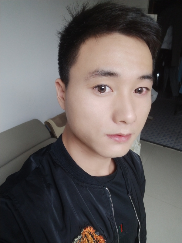 何凡的第三张照片--赣州相亲服务中心