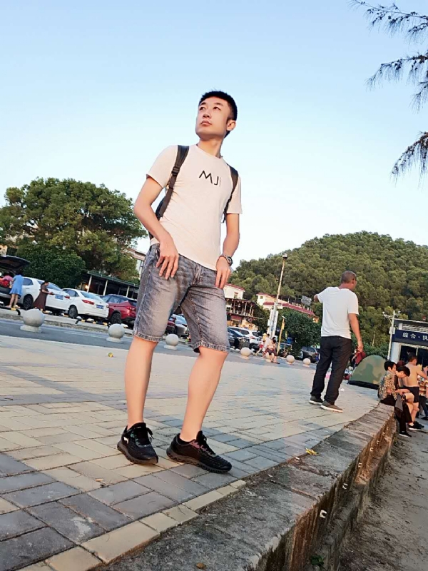 俊皓的第一张照片--赣州相亲服务中心