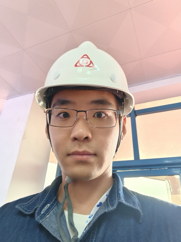 何鹏宇的第二张照片--赣州相亲服务中心