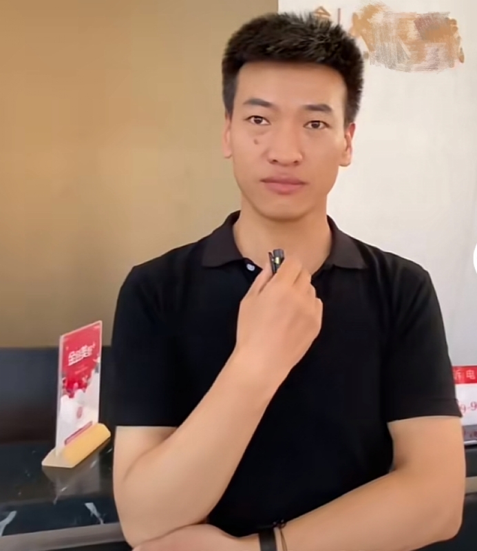 一杯梁白开的第一张照片--赣州相亲服务中心