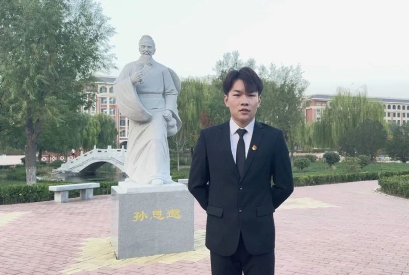 尚明月的第一张照片--赣州相亲服务中心