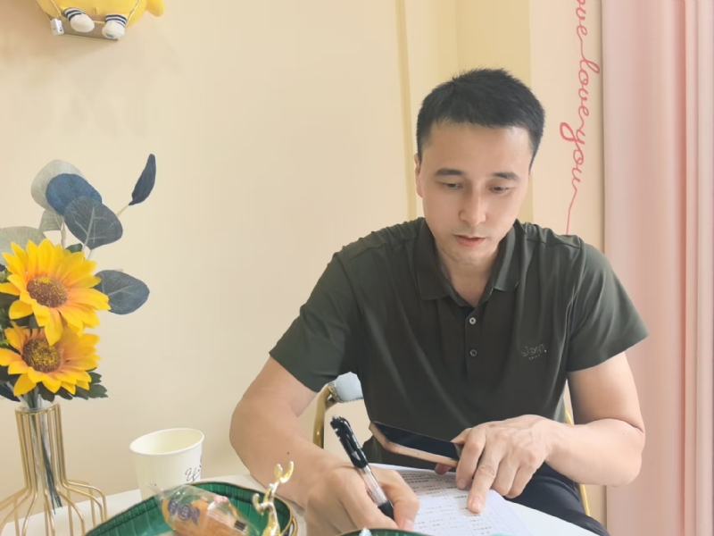 笑看一切的第二张照片--赣州相亲服务中心