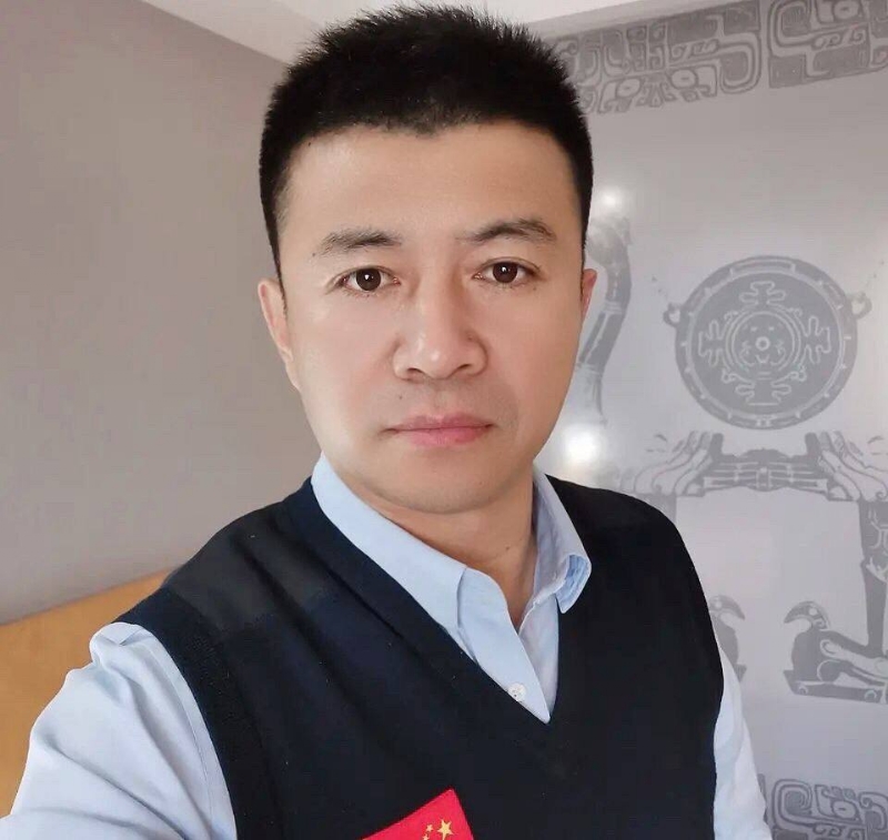 生在红旗下的第一张照片--赣州相亲服务中心