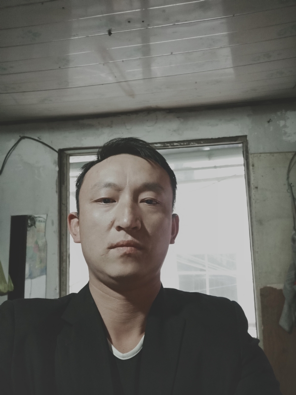 放弃爱你的第一张照片--赣州相亲服务中心