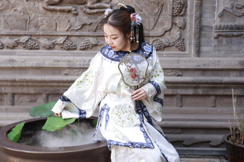 认真的雪的第一张照片--赣州相亲服务中心